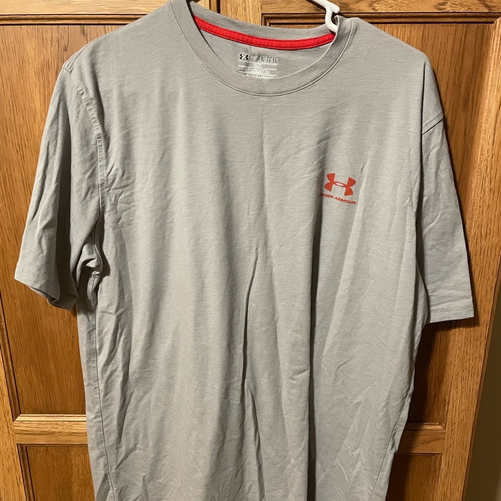 Men’s Under Armour Shirt XL
